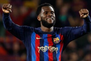 Franck Kessié esulta dopo un gol con il Barcellona