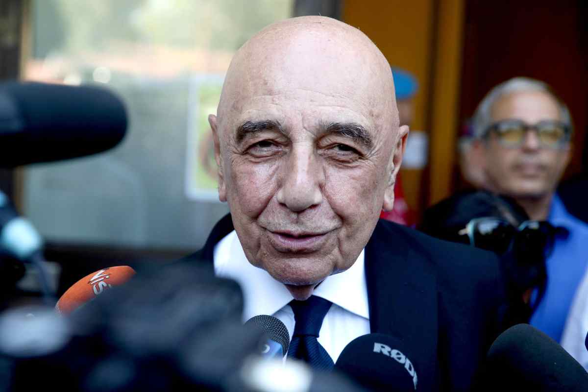 Adriano Galliani sorride ai microfoni