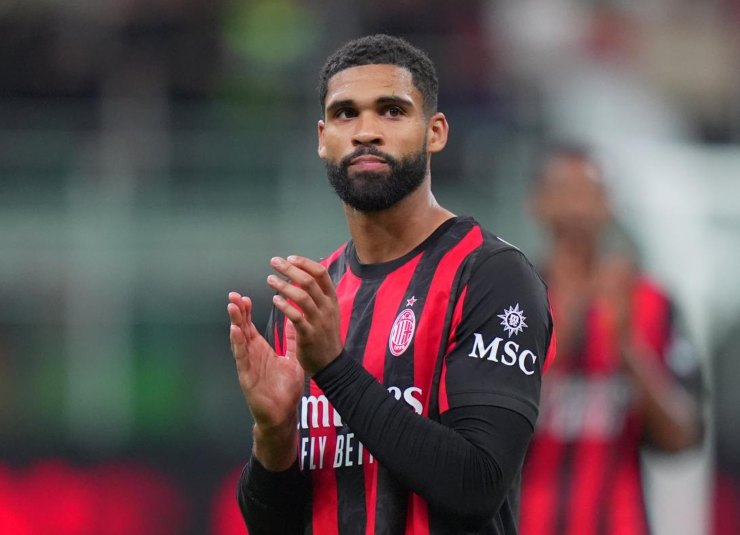 Ruben Loftus-Cheek applaude il pubblico