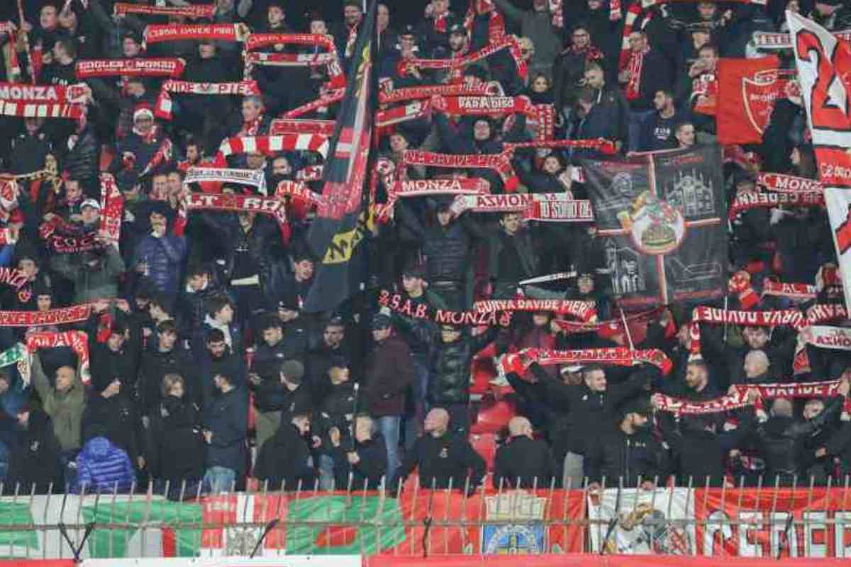 Sciarpata dei tifosi del Monza